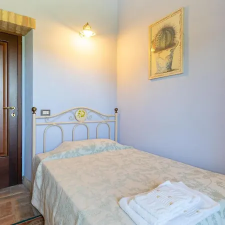 Stunning In Tolentino